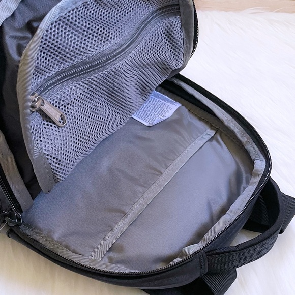 The North Face Women’s Borealis Mini 10 Liter Black Backpack - Picture 6 of 7